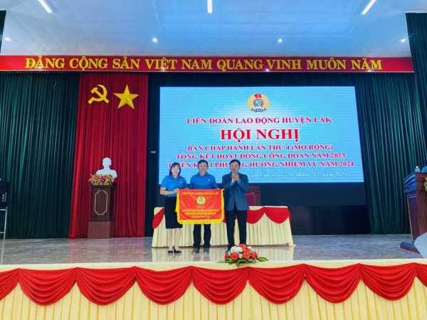 LĐLĐ huyện Lắk tổ chức Hội nghị BCH lần thứ 4 (Mở rộng)  nhằm đánh giá tổng kết hoạt động công đoàn năm 2023, triển khai nhiệm vụ trọng tâm năm 2024.